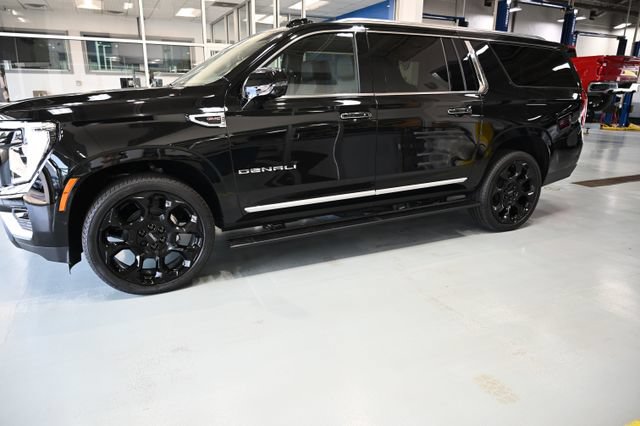 New 2026 GMC Yukon XL Denali w/ Denali Reserve Package AWD/4WD image 9