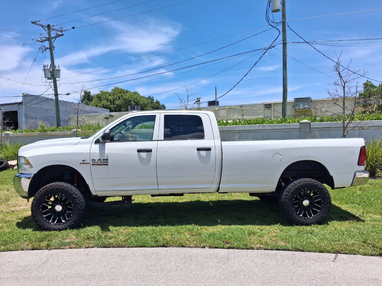 Used 2017 RAM 2500 Tradesman w/ Chrome Appearance Group AWD/4WD image 9