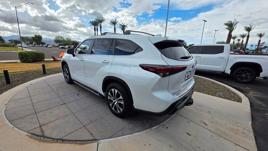 Certified 2024 Toyota Highlander XLE image 7