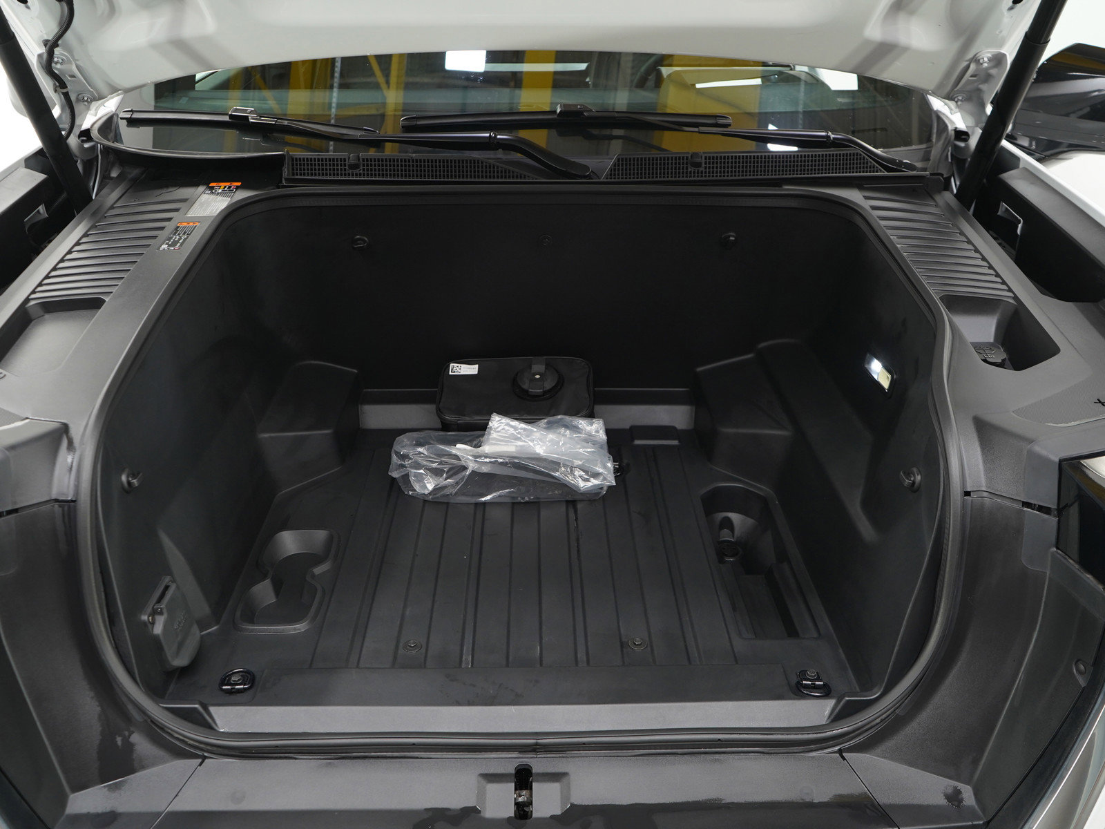 Used 2025 GMC Sierra EV Denali AWD/4WD image 32