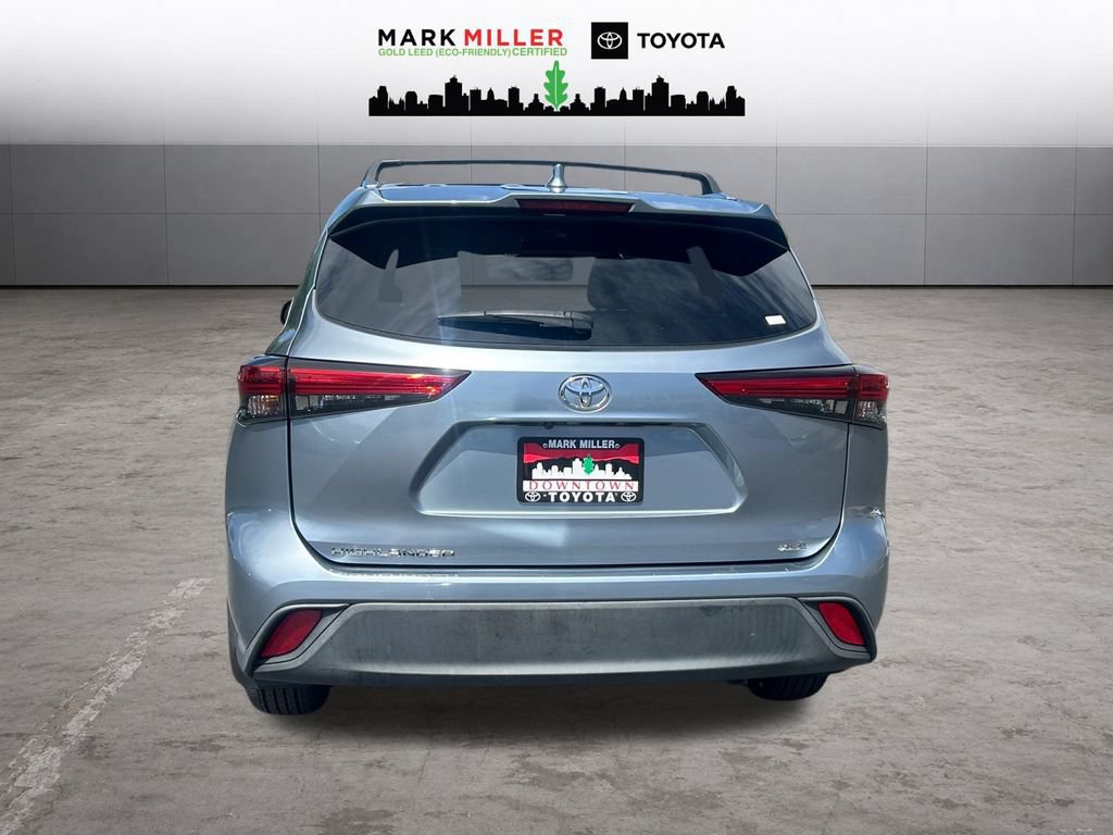 Used 2021 Toyota Highlander XLE FWD image 4