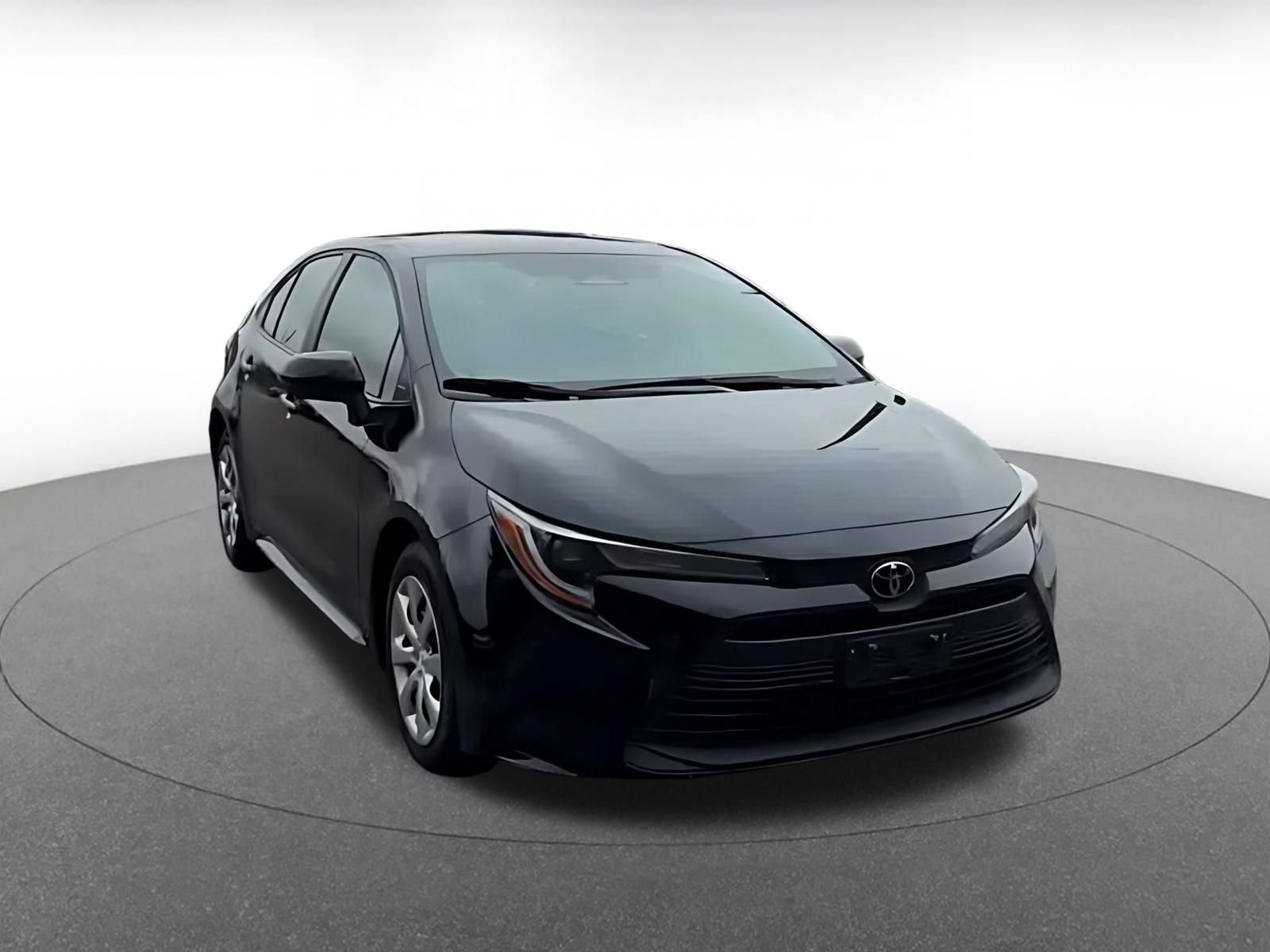 Used 2025 Toyota Corolla LE FWD image 3