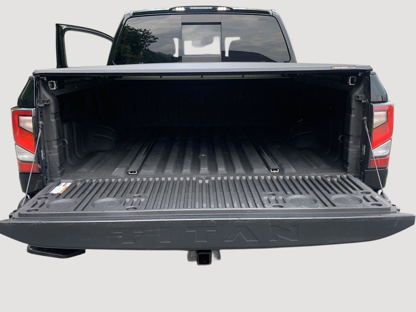 Used 2021 Nissan Titan PRO-4X w/ Pro-4x Convenience Package AWD/4WD image 11