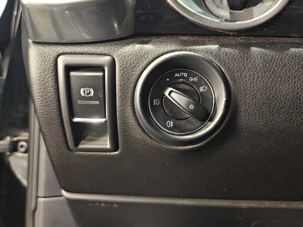 Used 2012 Porsche Cayenne image 37