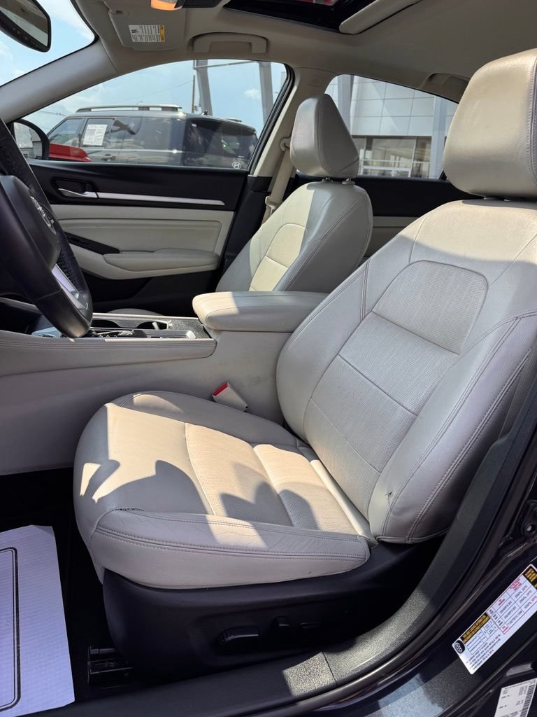 Used 2019 Nissan Altima 2.5 Platinum FWD image 10