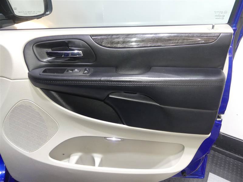 Used 2019 Dodge Grand Caravan SE w/ UConnect Hands-Free Group FWD image 17
