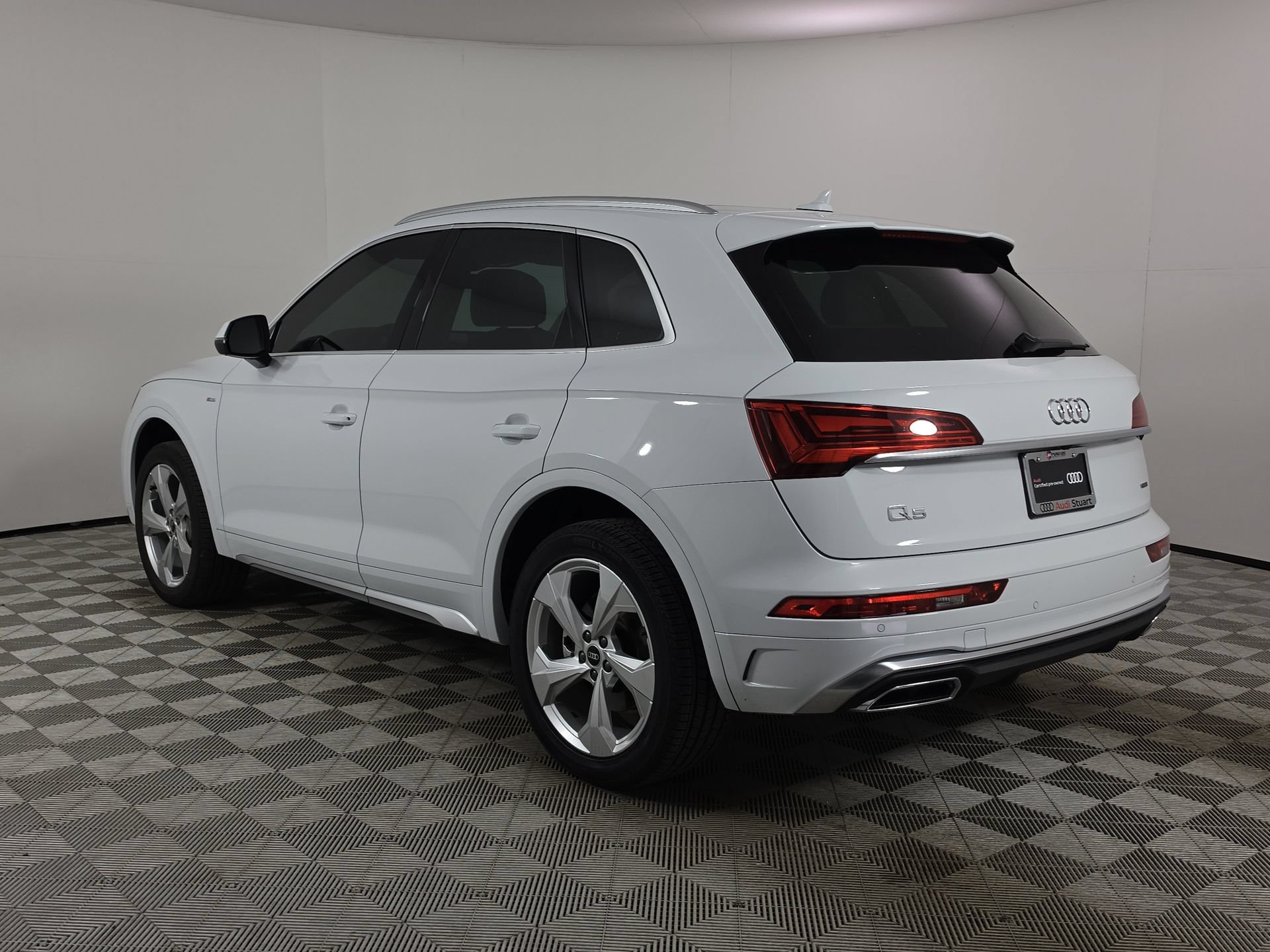 Certified 2023 Audi Q5 2.0T Premium Plus w/ Premium Plus Package AWD/4WD image 5