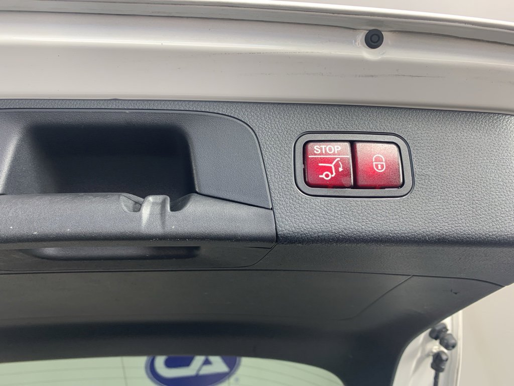 Used 2020 Mercedes-Benz GLC 300 4MATIC w/ Parking Assistance Package image 38