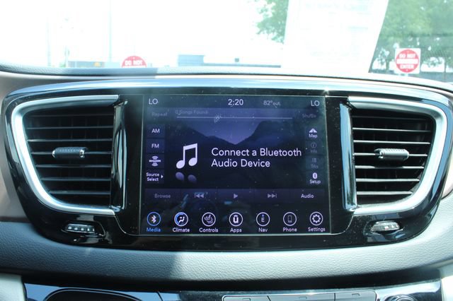 Used 2018 Chrysler Pacifica Touring-L Plus w/ Tire & Wheel Group FWD image 20
