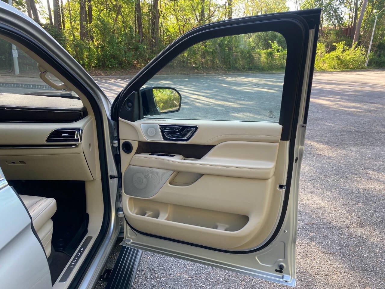 Used 2019 Lincoln Navigator Reserve AWD/4WD image 68