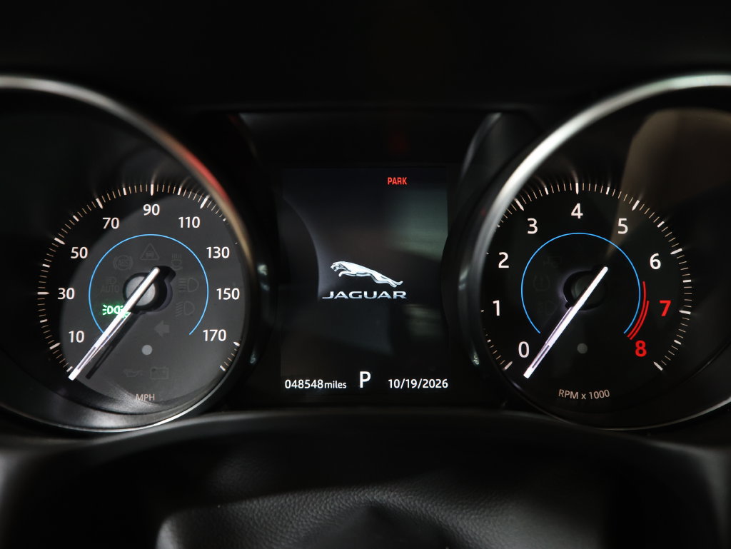 Used 2019 Jaguar XE Premium RWD image 16