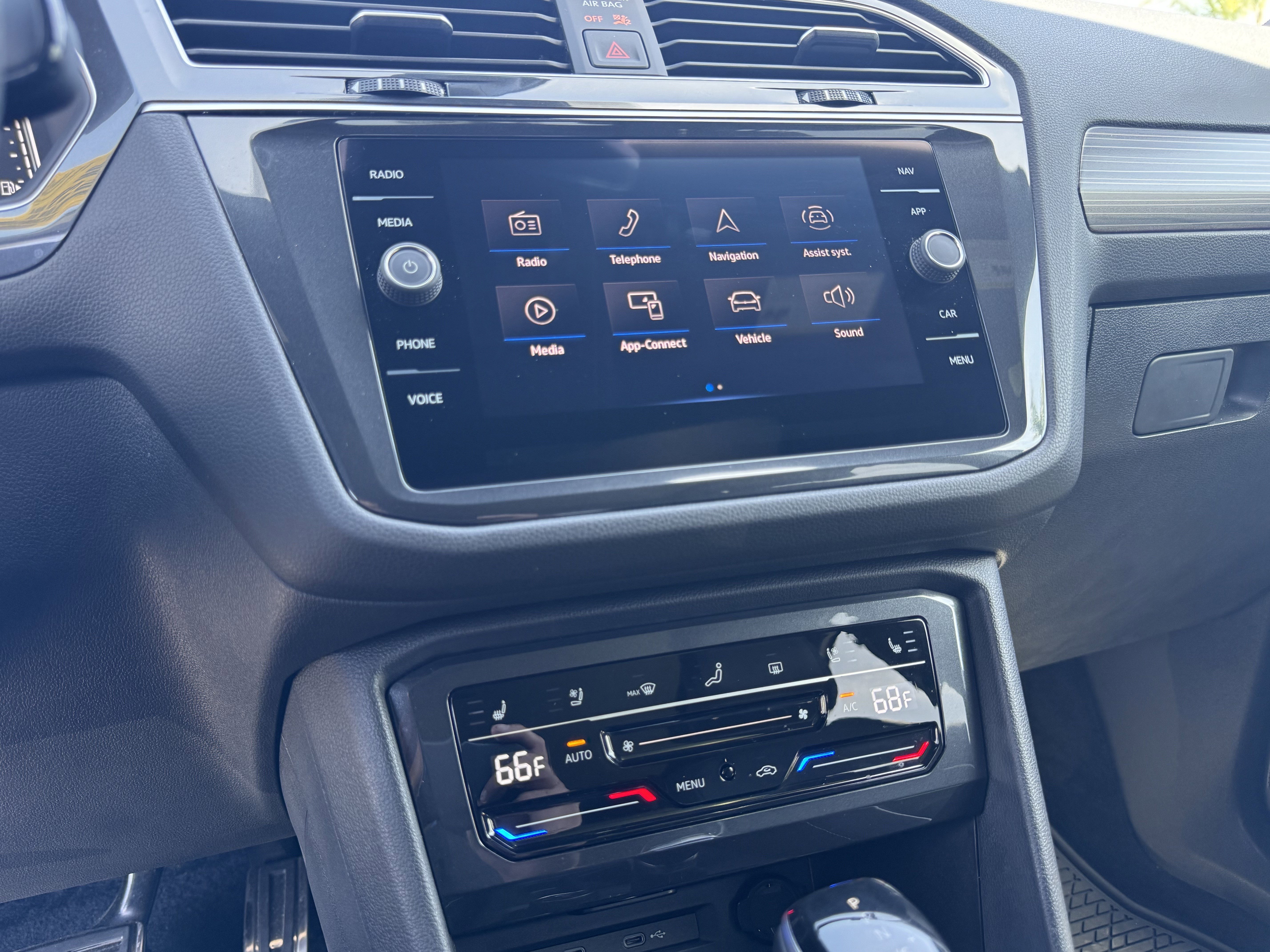 Certified 2024 Volkswagen Tiguan SEL R-Line AWD/4WD image 24