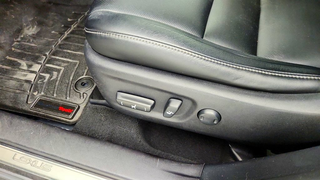 Used 2016 Lexus CT 200h w/ Seat Comfort Package FWD image 12