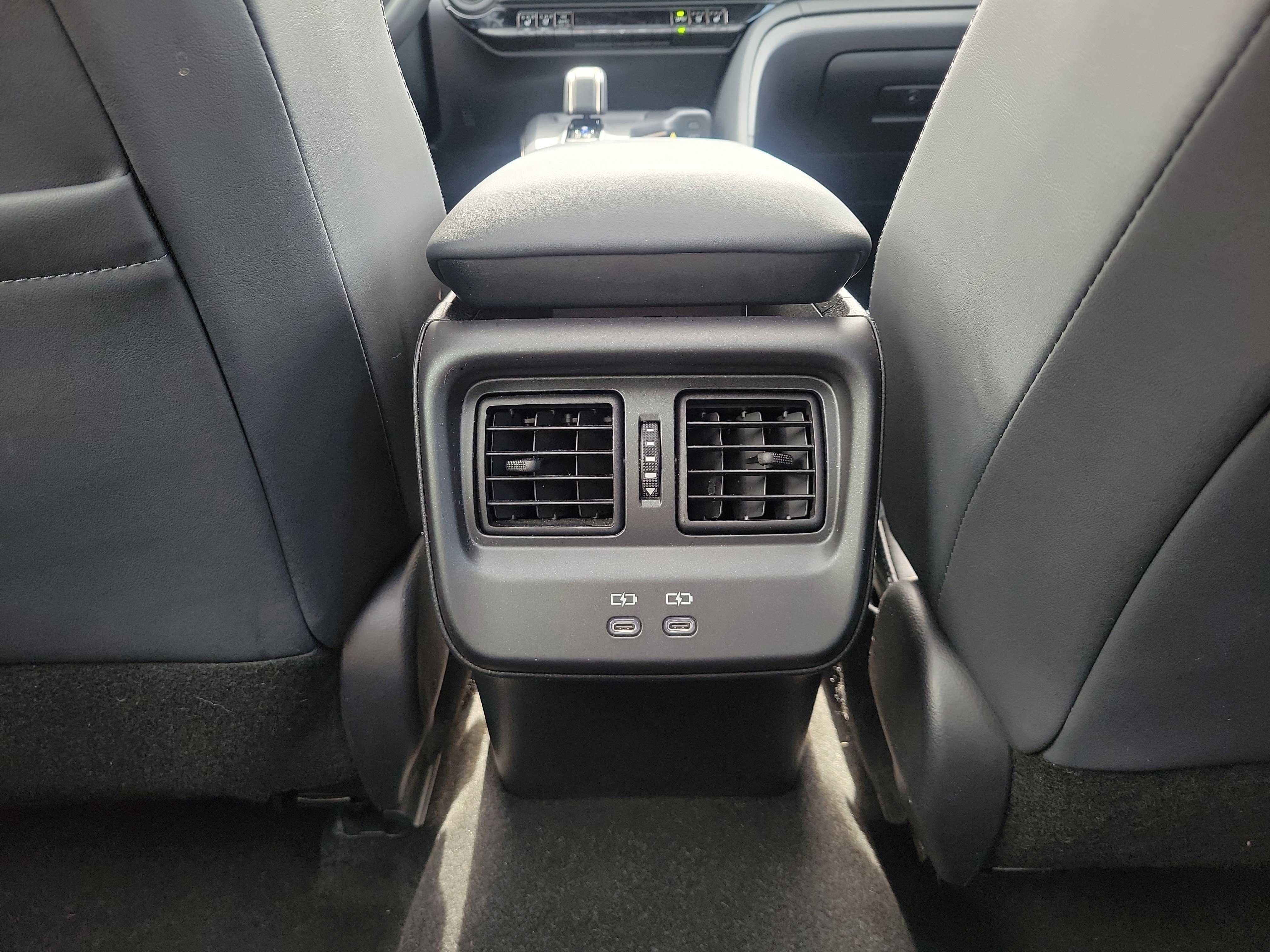 Used 2023 Toyota Crown Limited image 11