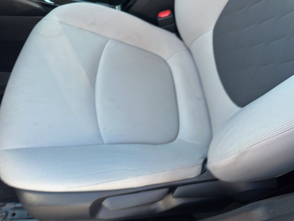 Used 2020 Toyota Corolla LE FWD image 4