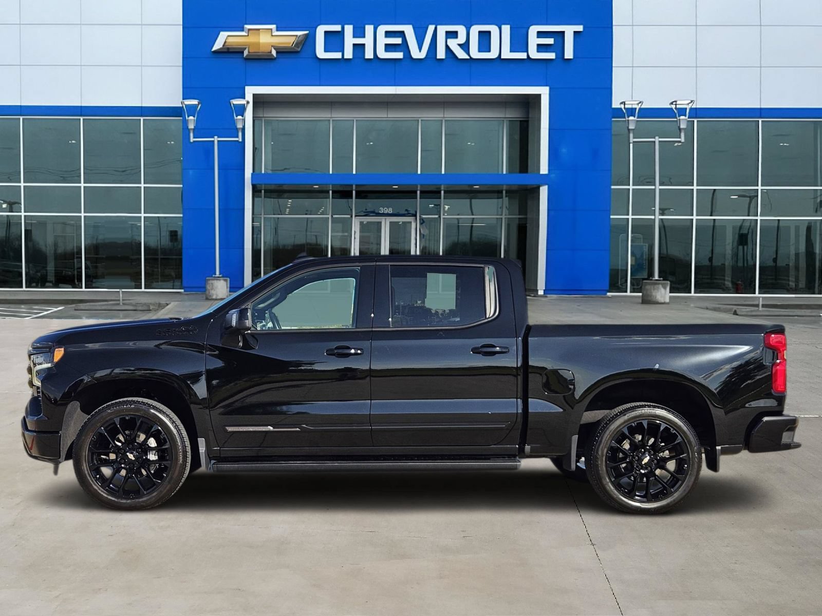 Certified 2025 Chevrolet Silverado 1500 High Country w/ High Country Premium Package AWD/4WD image 3