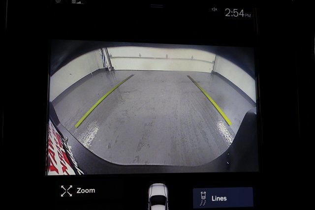 Used 2020 Volvo XC40 T5 Momentum w/ Protection Package image 25