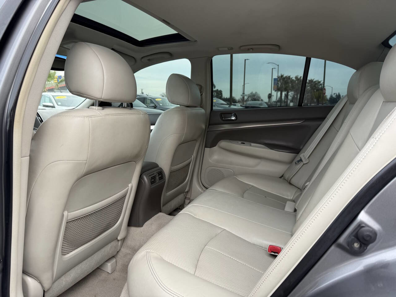 Used 2011 INFINITI G37 Journey w/ Premium Pkg image 11