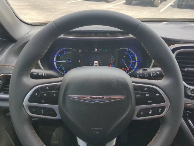 Used 2023 Chrysler Pacifica Pinnacle FWD image 34