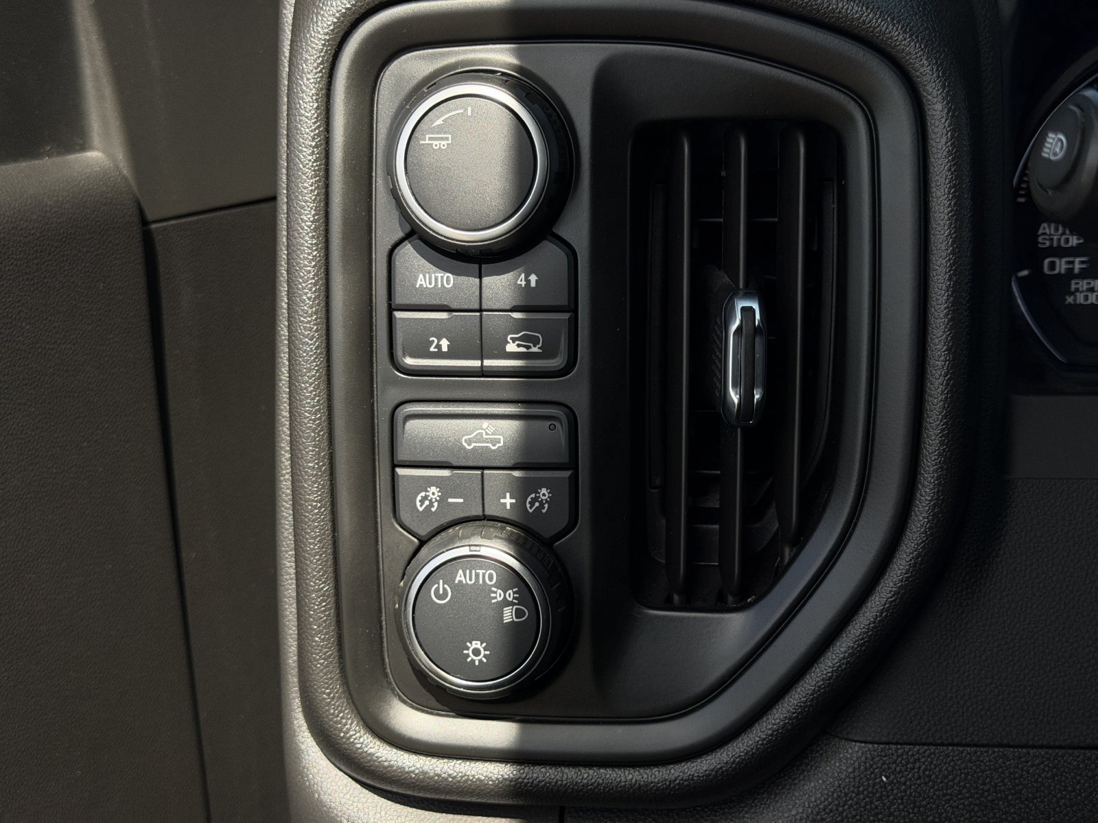 Used 2022 Chevrolet Silverado 1500 Custom AWD/4WD image 23