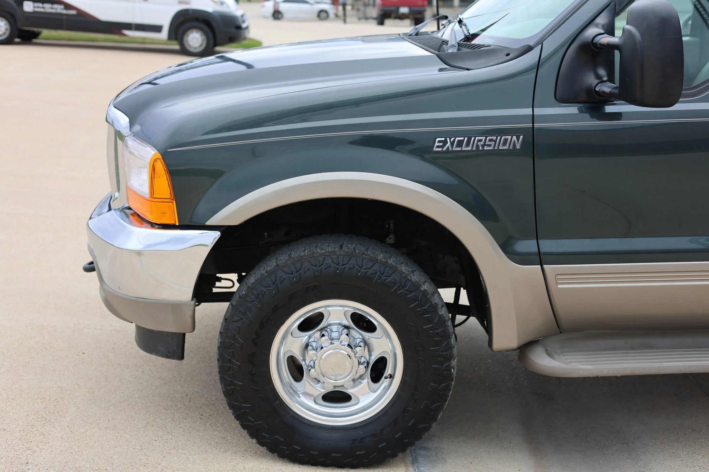Used 2000 Ford Excursion Limited image 9