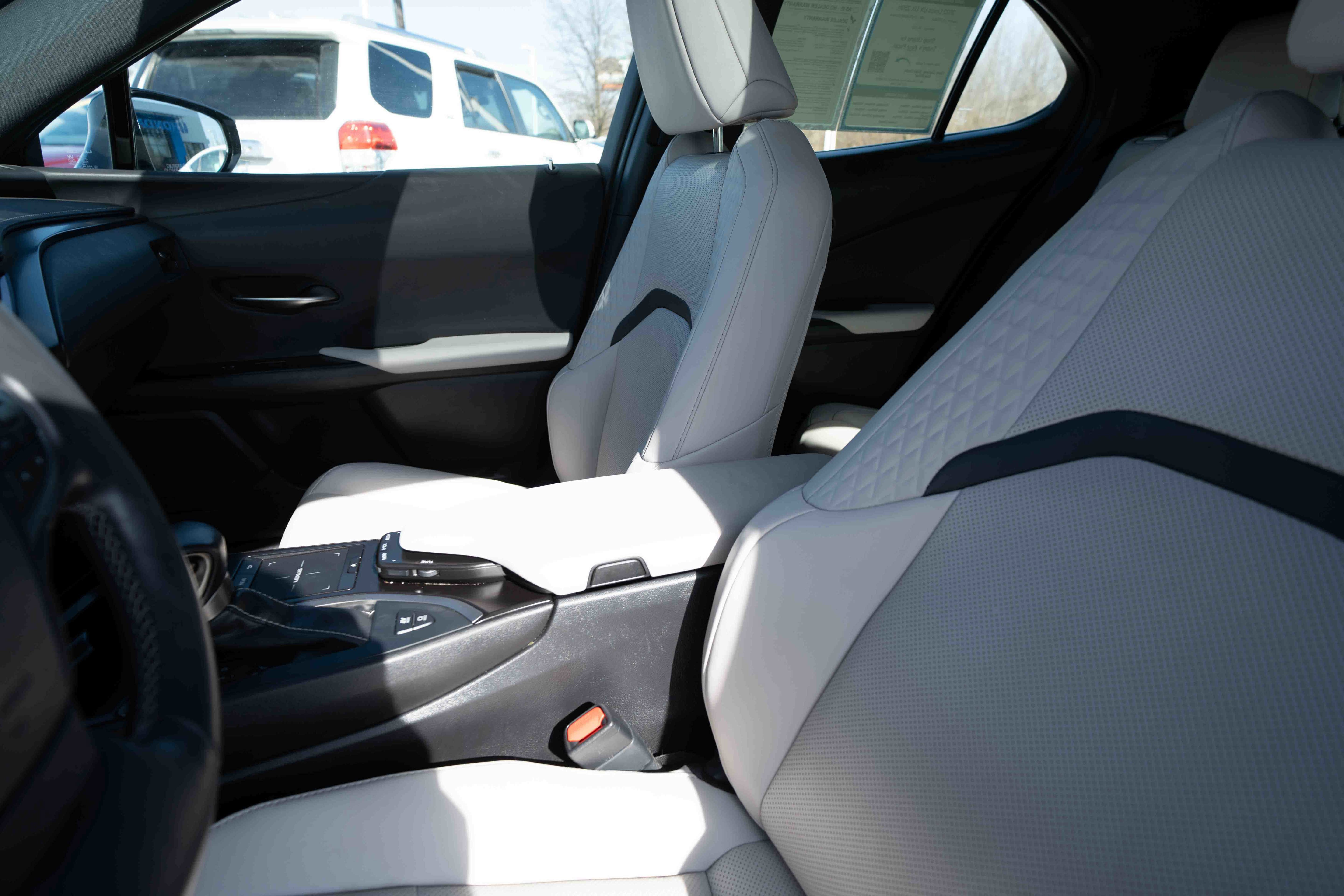 Used 2022 Lexus UX 250h UX 250h image 10