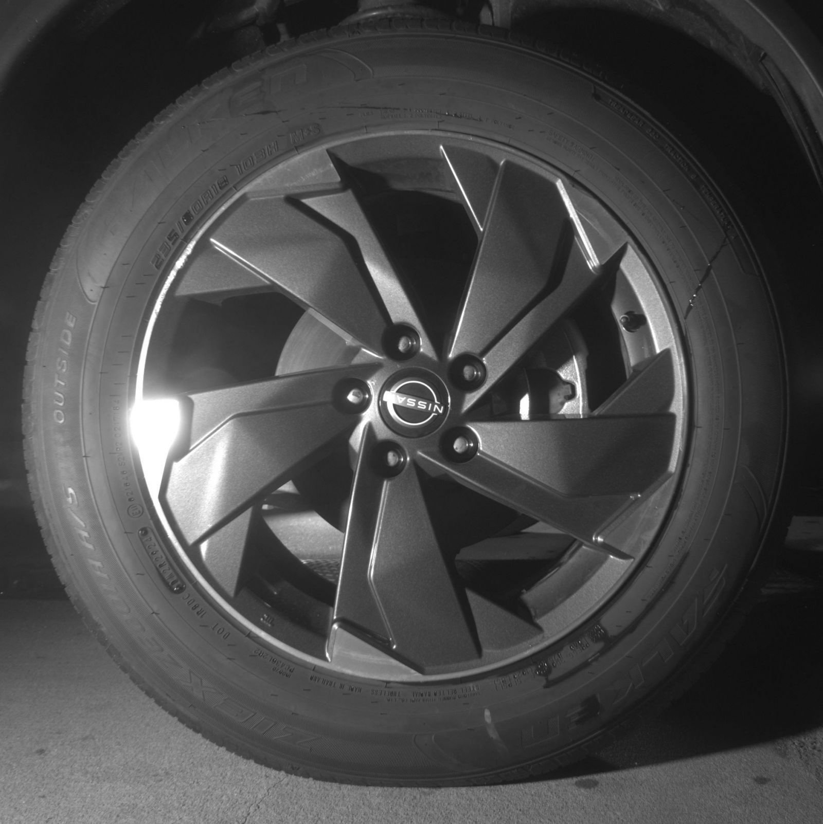 Used 2025 Nissan Rogue SV AWD/4WD image 16