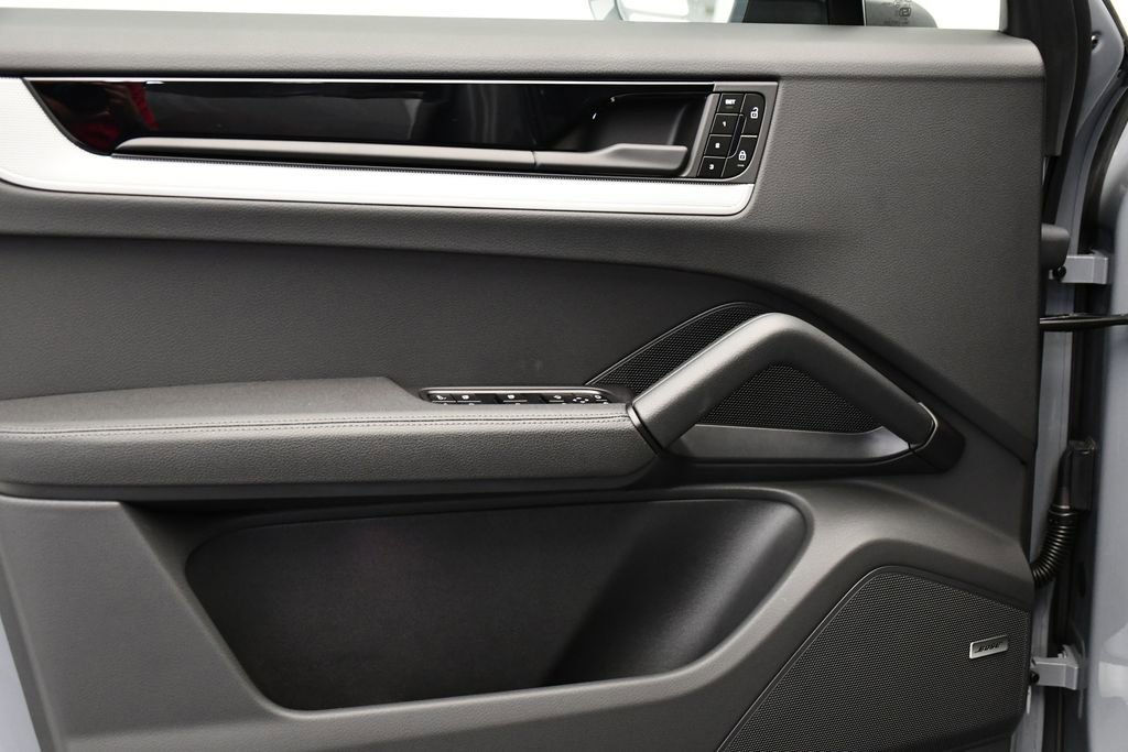Certified 2025 Porsche Cayenne image 35