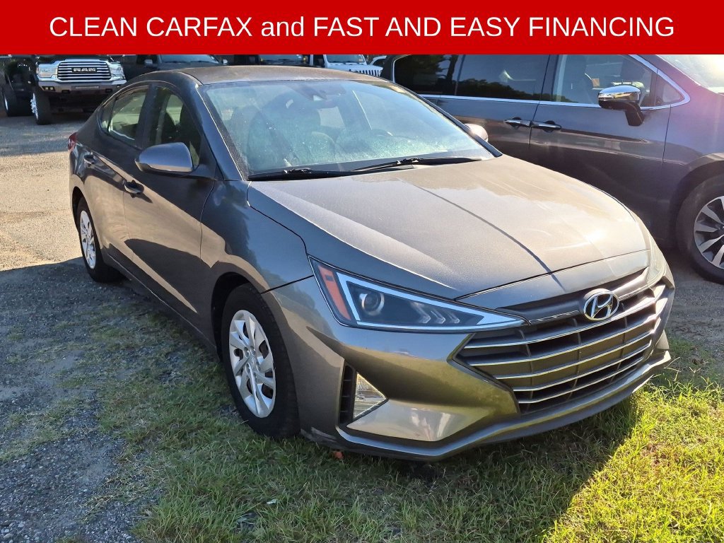 Used 2020 Hyundai Elantra SE w/ Cargo Package (C1) FWD image 2