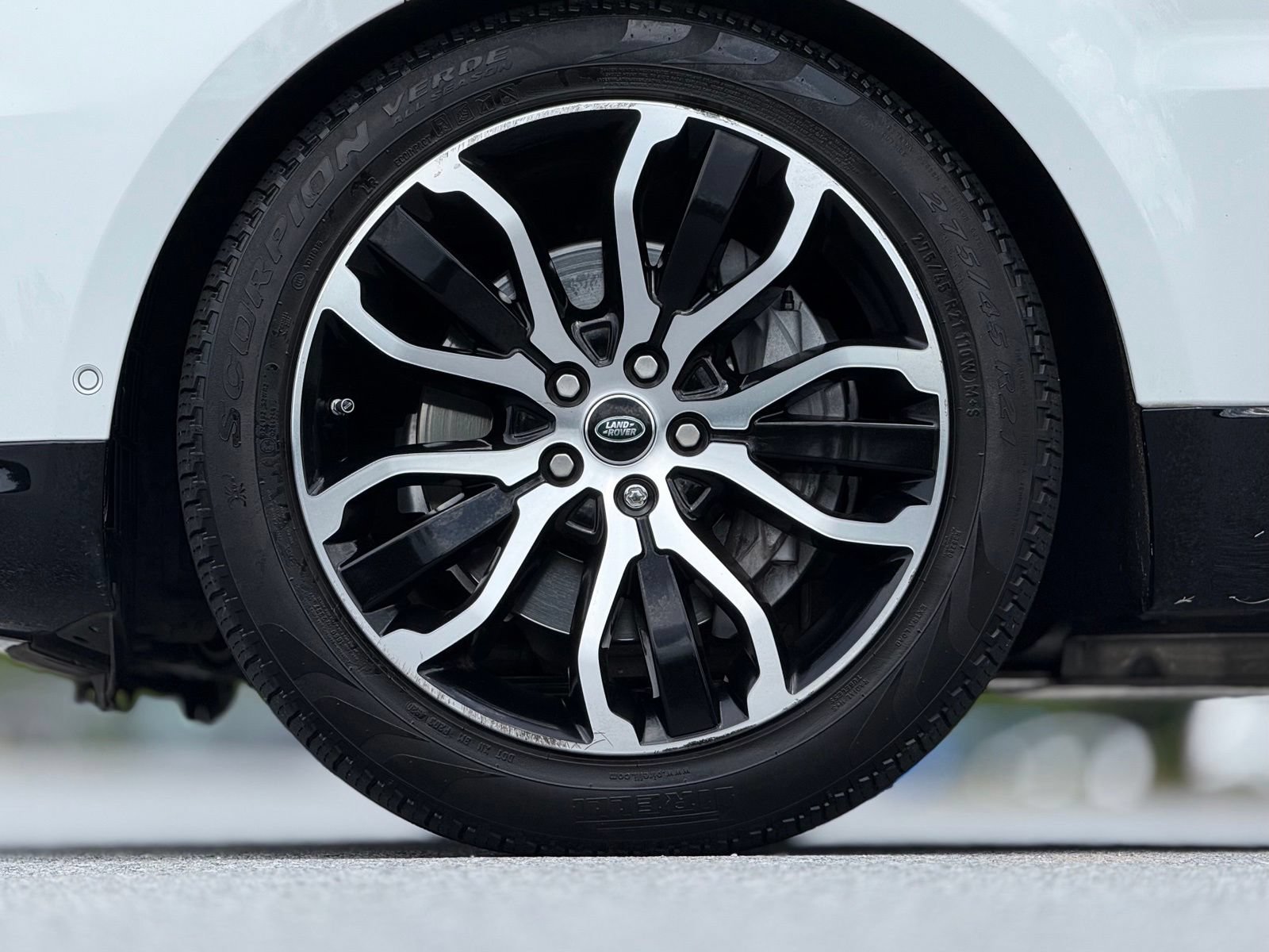 Used 2018 Land Rover Range Rover Sport HSE AWD/4WD image 18