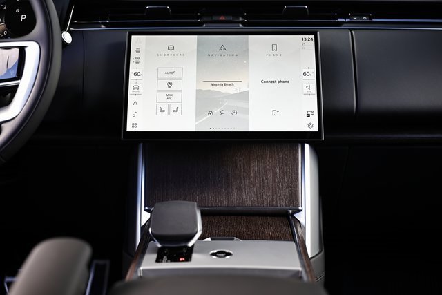 New 2025 Land Rover Range Rover Long Wheelbase SE image 36