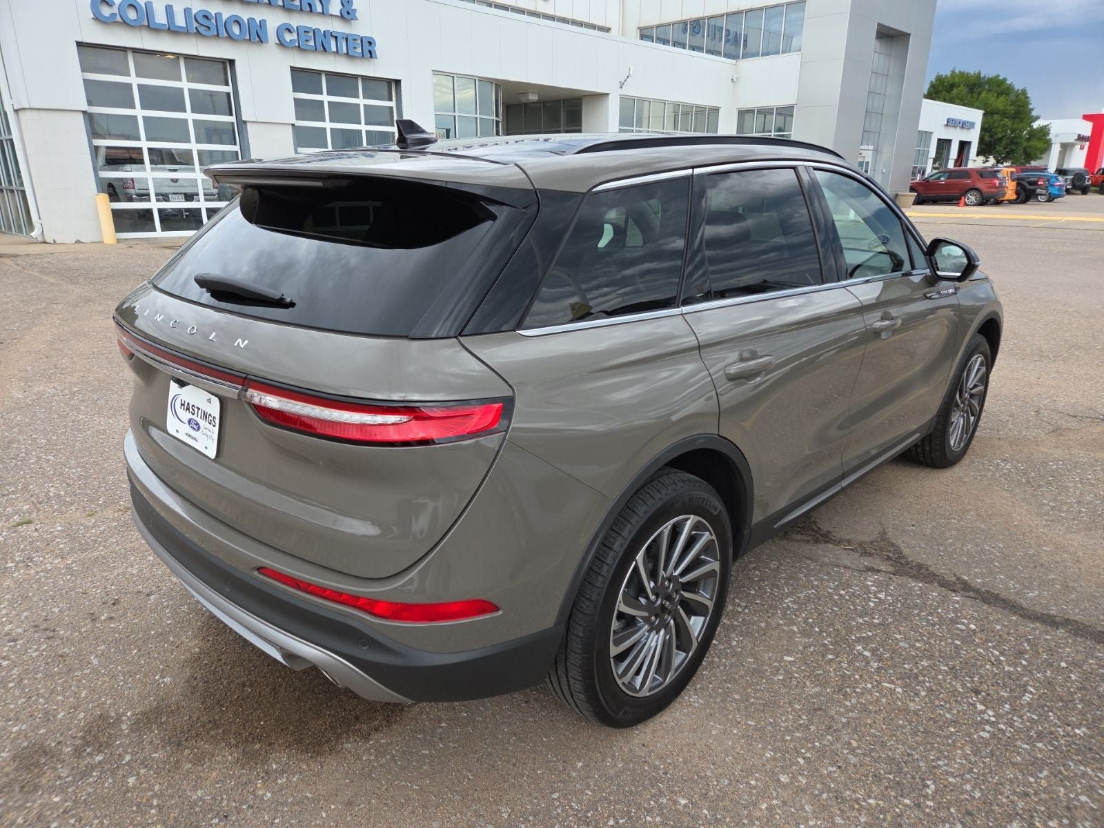 Used 2025 Lincoln Corsair Reserve w/ Equipment Group 202A AWD/4WD image 17