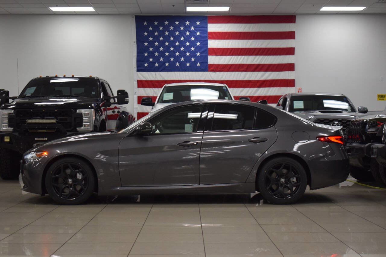 Used 2021 Alfa Romeo Giulia Sprint w/ Nero Edizione image 10