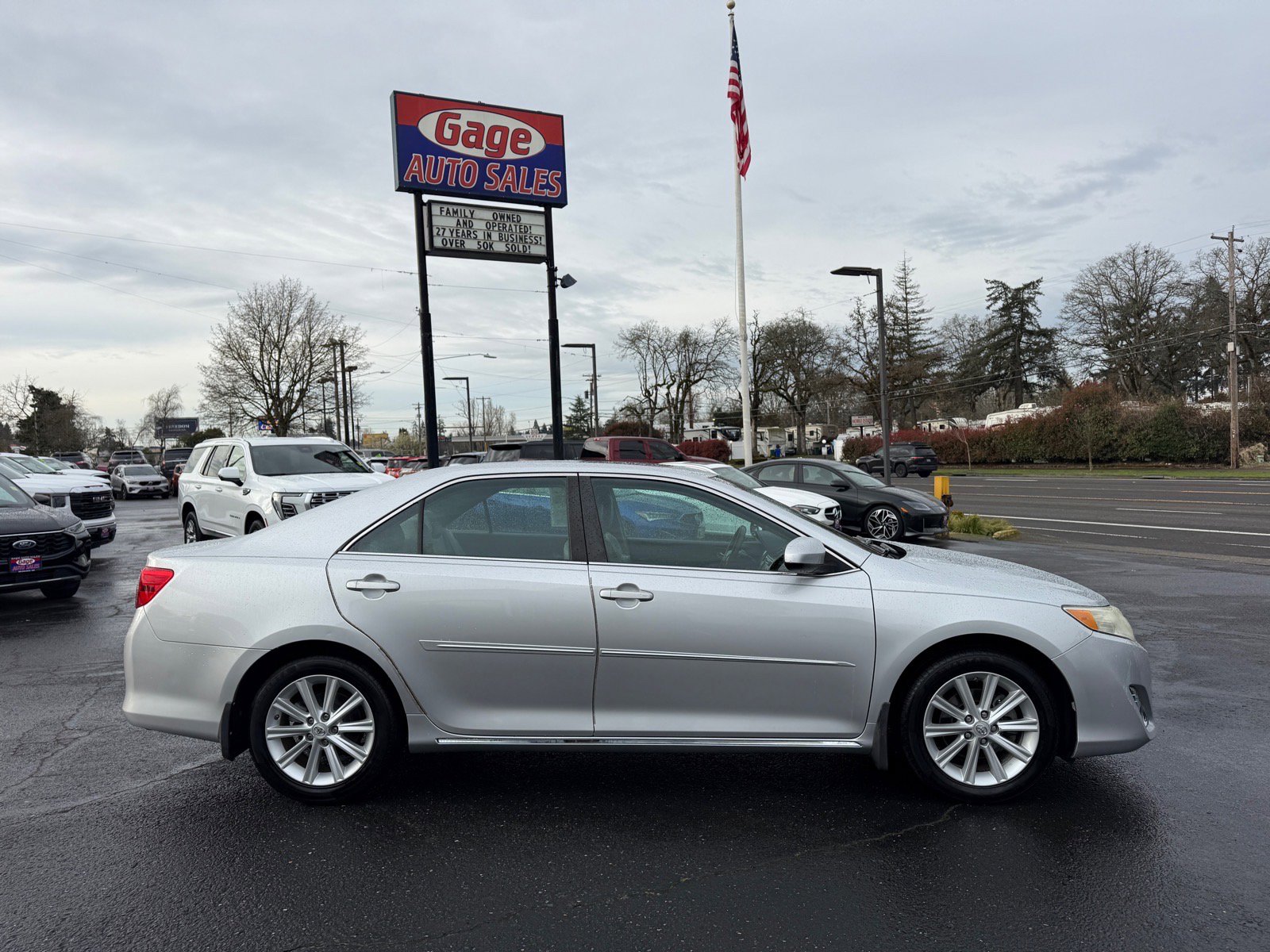Used 2013 Toyota Camry XLE w/ Leather Pkg image 9