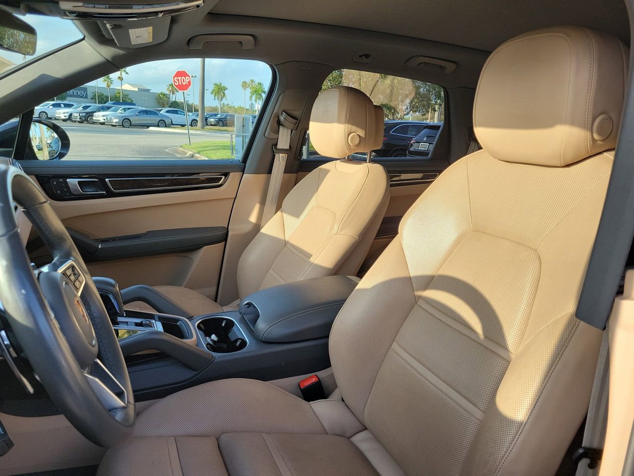 Used 2023 Porsche Cayenne Platinum Edition image 20