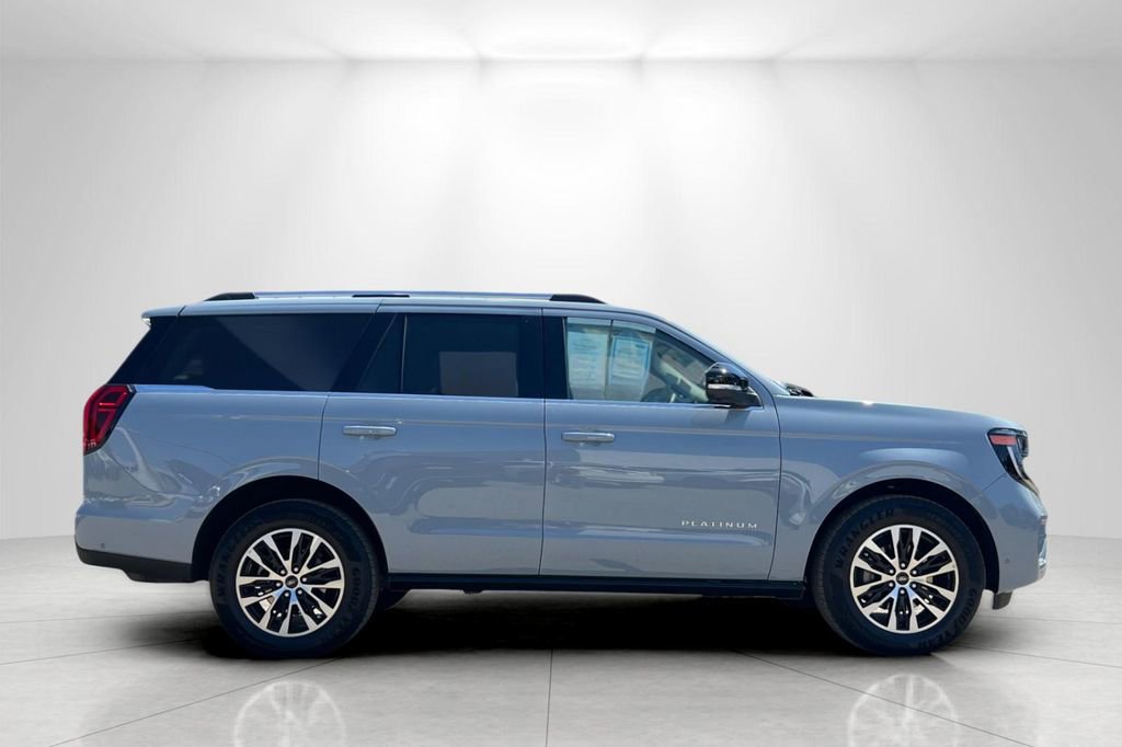 Used 2025 Ford Expedition Platinum image 3