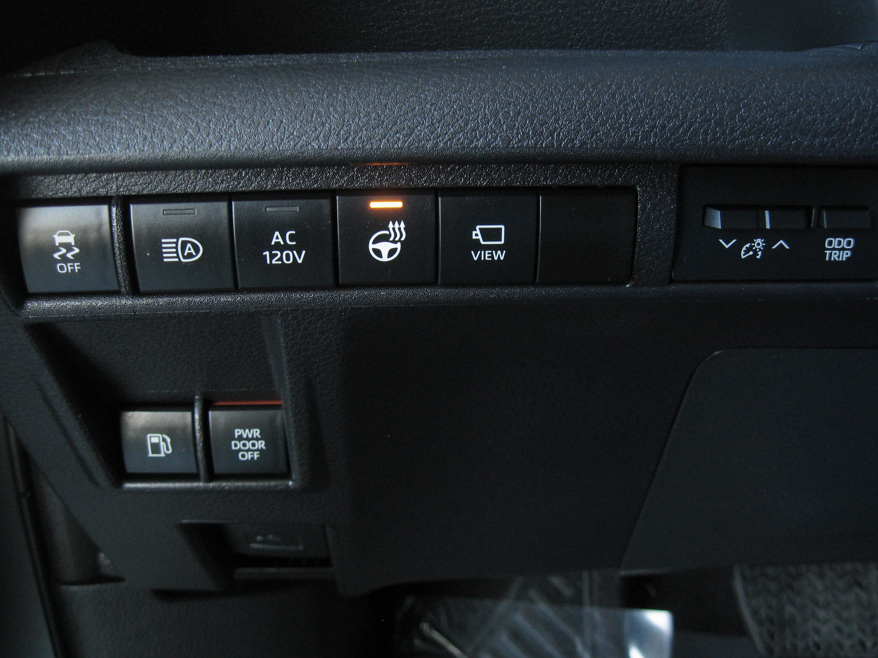 Used 2025 Toyota Sienna Platinum image 21