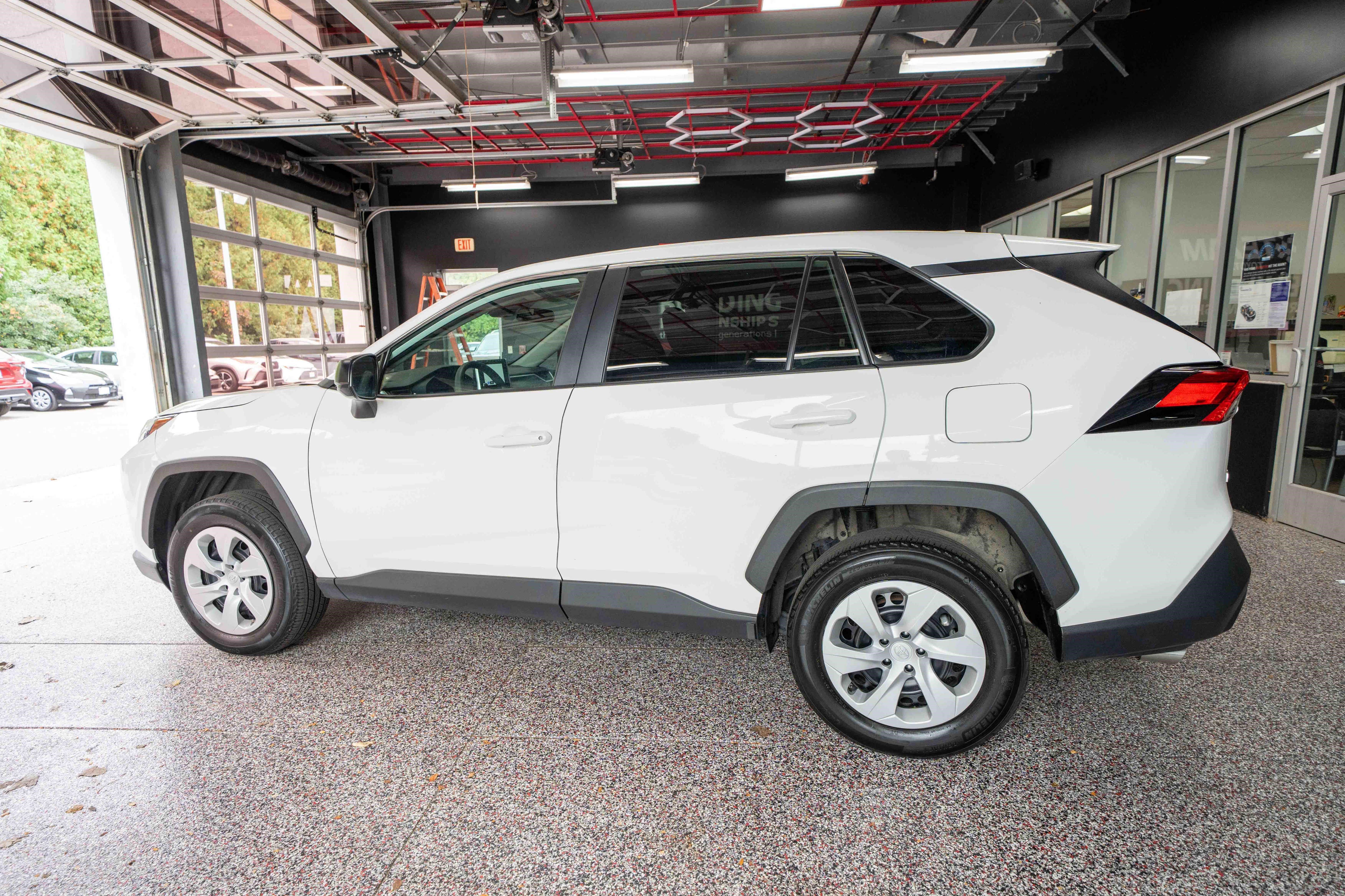 Used 2025 Toyota RAV4 LE AWD/4WD image 2