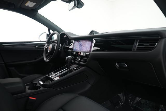 Certified 2026 Porsche Macan AWD/4WD image 26