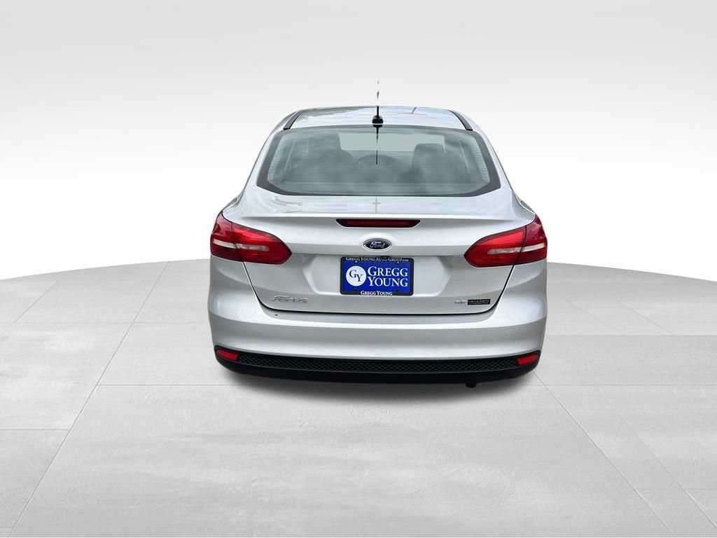 Used 2018 Ford Focus SE FWD image 5