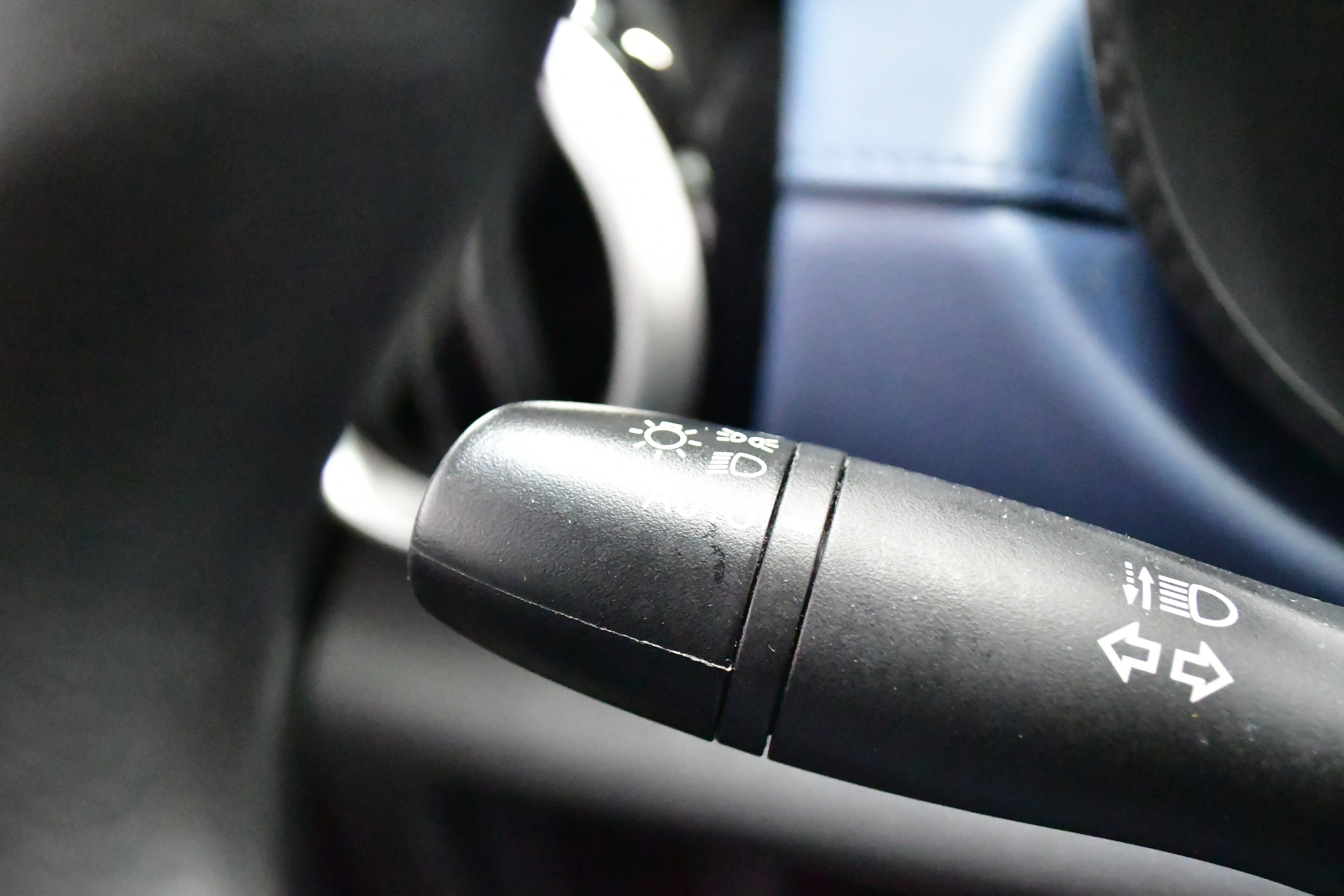 Used 2025 Nissan Versa SV image 35