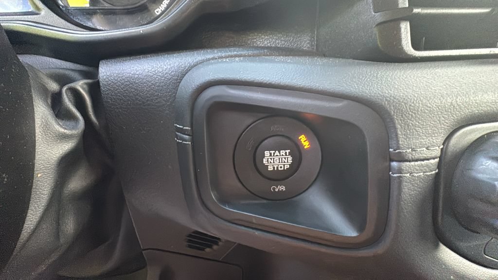 Used 2025 Jeep Wrangler Unlimited Sahara AWD/4WD image 16