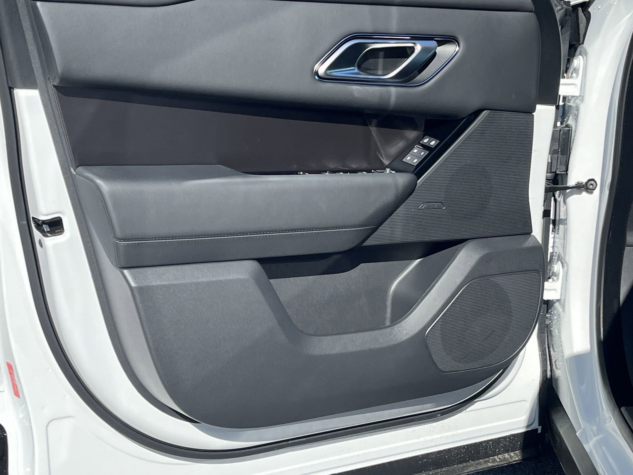 New 2026 Land Rover Range Rover Velar Dynamic SE image 10