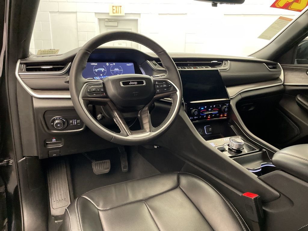 Certified 2024 Jeep Grand Cherokee L Limited w/ Luxury Tech Group II image 13