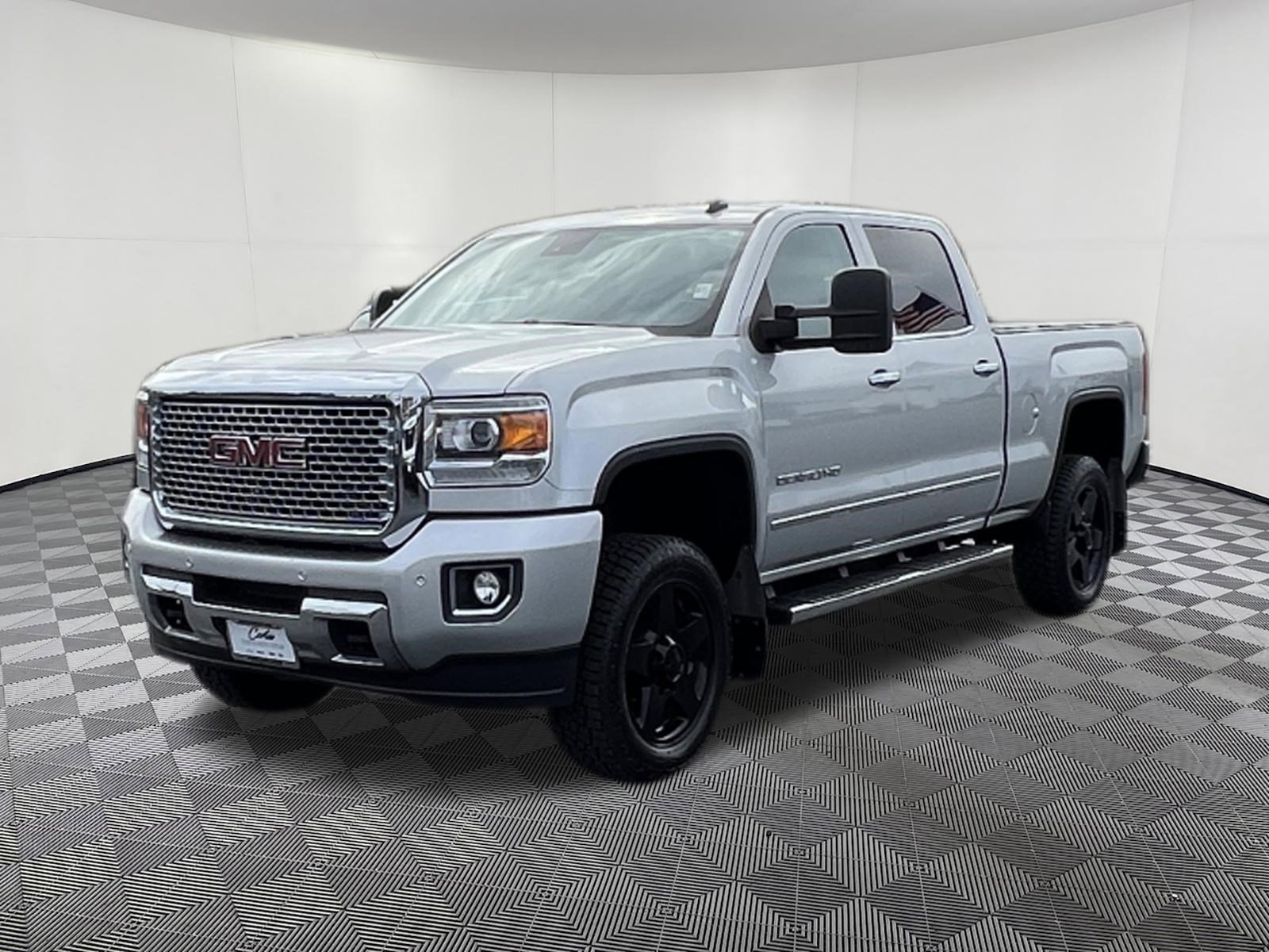 Used 2015 GMC Sierra 2500 Denali image 3