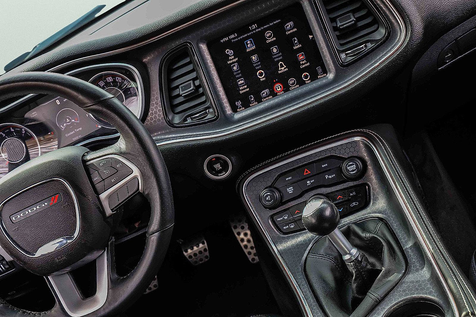 Used 2016 Dodge Challenger R/T Scat Pack w/ Leather Interior Group image 19