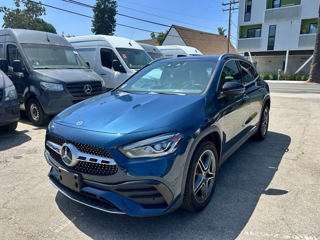 Used 2021 Mercedes-Benz GLA 250 4MATIC w/ AMG Line Exterior image 5