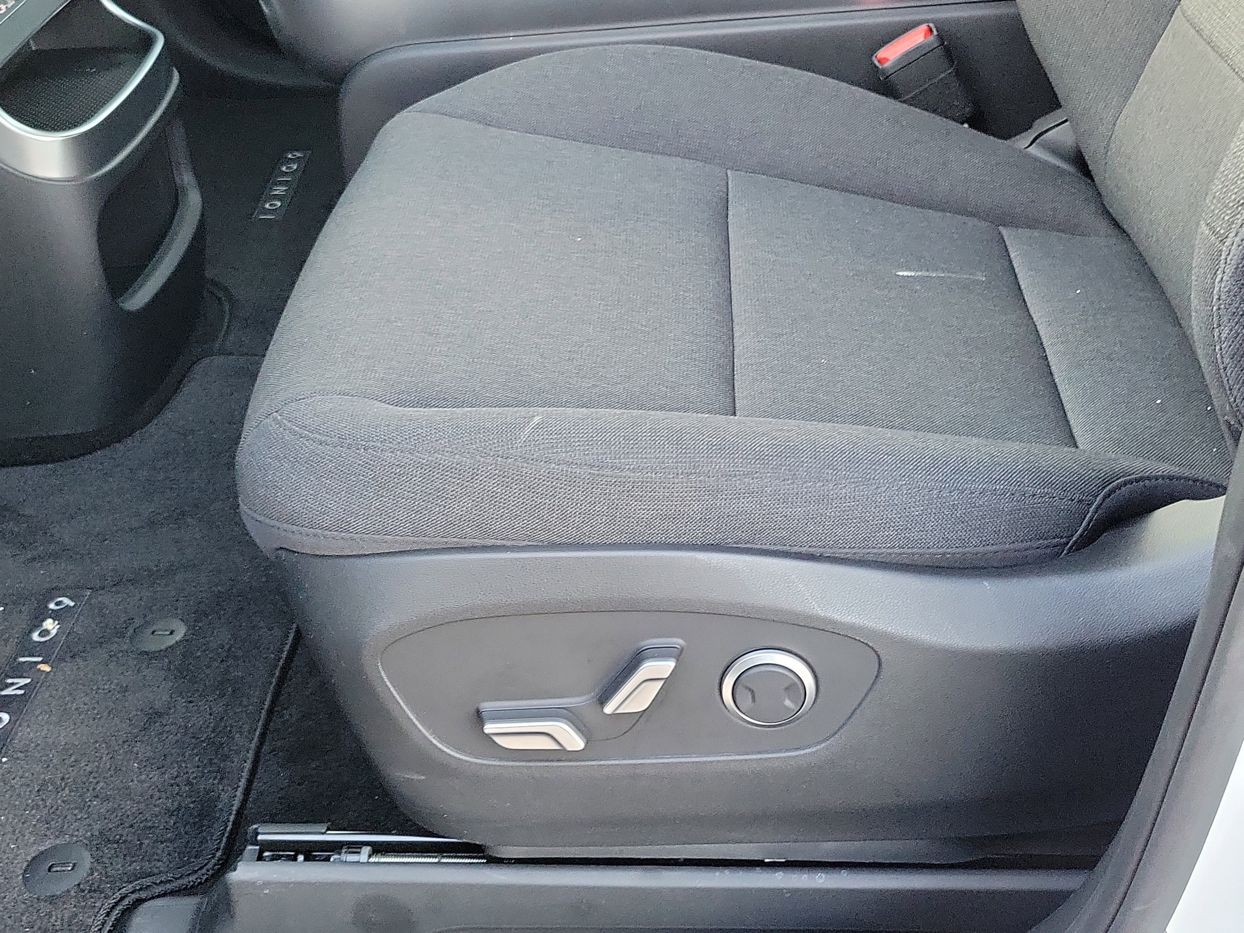 Certified 2026 Hyundai Ioniq 9 SE image 16