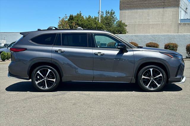 Certified 2021 Toyota Highlander XSE FWD image 6