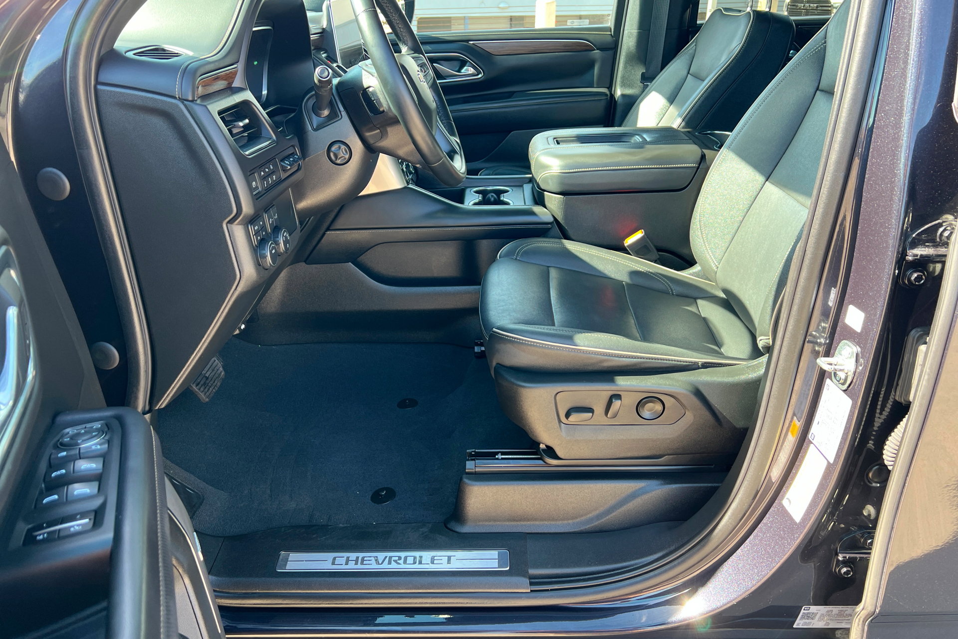 Used 2023 Chevrolet Suburban Premier AWD/4WD image 18